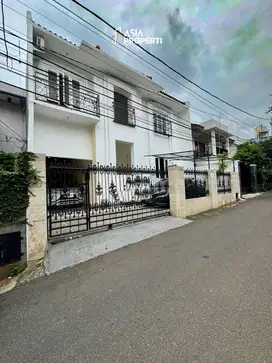 Rumah 2 Lantai di Kebayoran Baru, Jakarta Selatan
