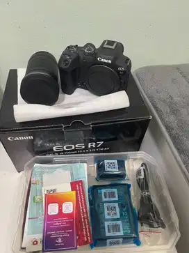 Kamera Canon R7 + Lensa Kit RFS 18-150 mm