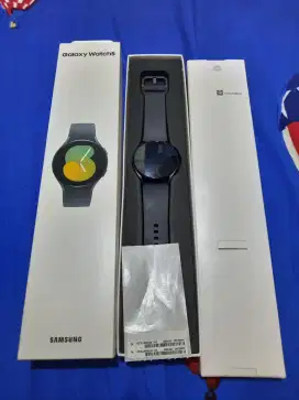 Dijual cepat jam galaxi watch 5 40mm fulset sein