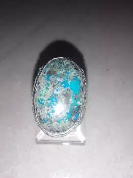 Pirus Persia dengan serpihan perak / logam
