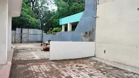 Rumah di dekat IDjen Boulevard di area komersial Malang