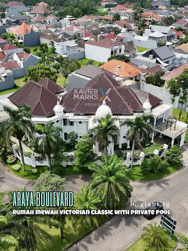 Rumah Victorian Classic plus Private Pool di Araya Boulevard Malang