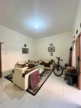 Dijual Rumah Ada Warung Cocok Untuk Usaha 2 Lantai Area Ciganitri Band