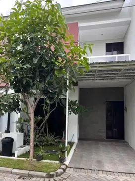 Disewakan Rumah Central Park Merr Surabaya Semi Furnish  SIU.A271