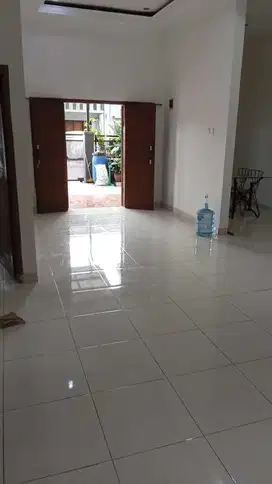 Dijual Rumah Semi Furnished Area Top Regency Manglid