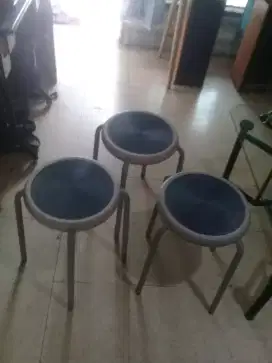 Kursi bulat merk iforma ukuran 44cmx31cm.