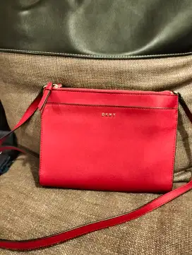 Tas DKNY Ori masih baru .beli ga dipake