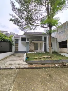 jual rumah strategis di Royal Tajur. harga bagus.