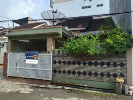 DIJUAL RUMAH DI KAMPUNG TENGAH KRAMAT JATI JAKARTA TIMUR