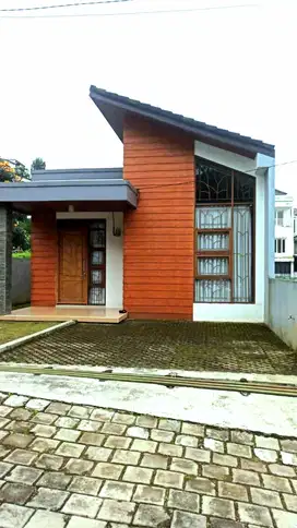 Rumah Siap Huni Terawat Dekat Tempat Wisata Kolmas Bandung Utara