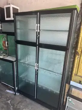 Rak piring kaca 4 pintu