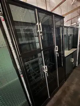 Rak piring kaca 5 pintu