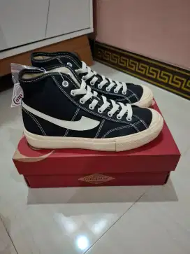 Sepatu Compass Gazelle Hi BW