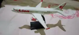Miniatur Pesawat Lionair Boeing 900er