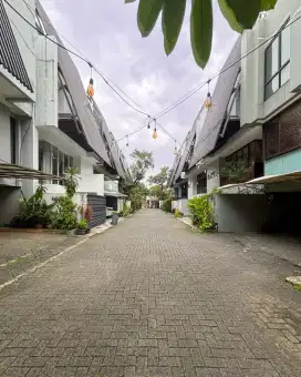 Dijual rumah 2 lantai siap huni di Bangka Kemang Jakarta Selatan