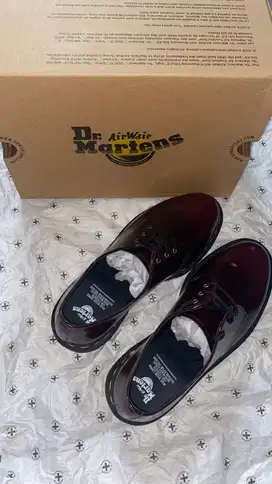 Dr martens chery red vegan