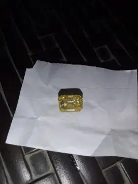 Yellow diamond+- 3,5 crt