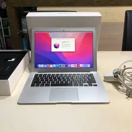 MacBook Air 13 inch 2015 8GB / 256 GB Fullset
