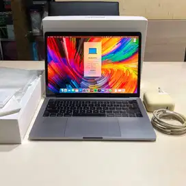 MacBook Pro 13 inch 2017 Touchbar 8GB / 512GB Space Gray