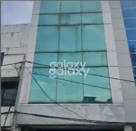 Jual Ruko Raya Kapasan 3 Lantai Bekas Bank ada kamar brankas