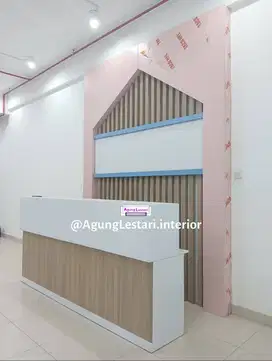 Backdrop HPL Polos/Meja Kasir Serat Kayu HPL/Custom Furniture Surabaya