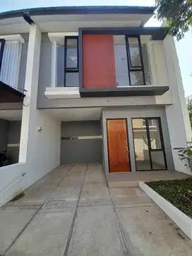 MURAH Banget Rumah BARU 2 Lantai dekat Metro Margahayu di jual