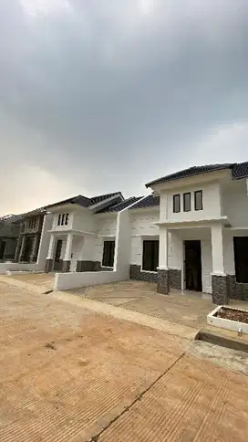 RUMAH KONSEP EROPA CLASIK DEKAT AKSES TOL