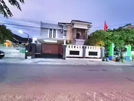 Rumah Mewah Strategis Dekat Manahan di Klodran Colomadu