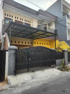 Hunian 2 Lantai 4 Kamar Tidur di Kayu Putih, Jaktim