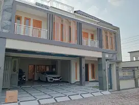 JUAL RUMAH FULL FURNISHED SOLO BARU