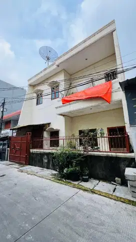 Dijual Rumah 2 lantai di Jl. Ampera, Jakarta utara