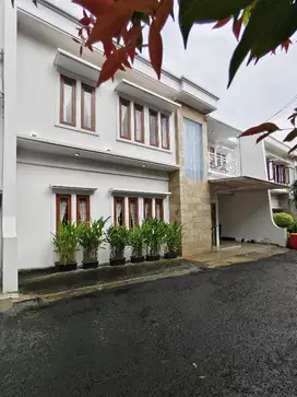 RUMAH DIJUAL FULL FURNISH DIDALAM TOWNHOUSE KEBAGUSAN JAKSEL