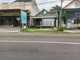 Rumah Pinggir Jalan Raya Dekat Mangli