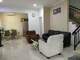Dekat Taman   rumah di Taman Semanan Indah, luas 158
