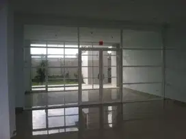 dijual ruang usaha di lingkungan Apartment Seturan Yogyakarta f