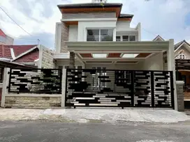 Rumah mewah baru dengan kolam renang dekat UGM & STIM YKPN