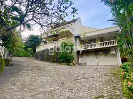 Rumah VILLA PANDAAN