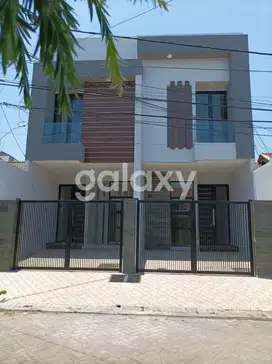 JUAL 2 UNIT RUMAH LOKASI NYAMAN DI MAIN ROAD SUTOREJO