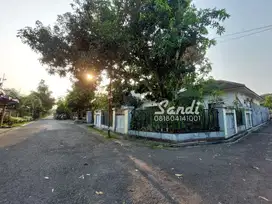 Dijual Rumah Posisi Hook Tepi Jalan Lebar dekat GOR Amongrogo