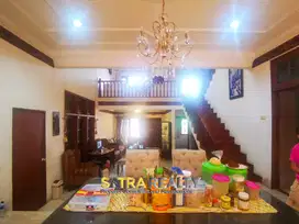 Rumah 2 Lantai Area Tomang Lokasi Strategis