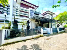 dijual rumah modern minimLis lantai 2 kerobokan