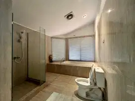 Dijual dan Disewa Rumah Modern Tropical Resort di Ancol Barat