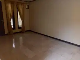 Rumah di Jl. Talaga Bodas, Lokasi Sangat Strategis di Tengah Kota