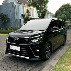 CASH Toyota Voxy 2018 km 65rb