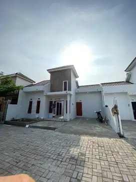 rumah dengan kwalitas bangunan kokoh harga 390jt lokasi bagus