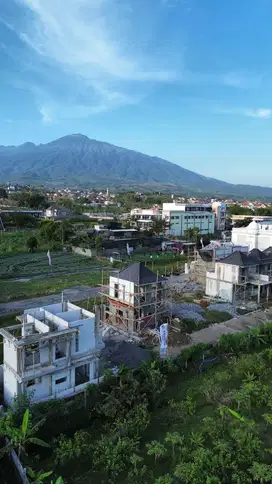 villa cantik free kolam renang dan rooftop dekat alun - alun batu