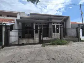 Rumah Bangunan Baru, Tipe Minimalis di Taman Kopo Indah 1