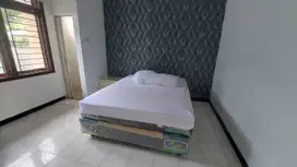 Disewakan Rumah 1 Lantai Furnished 3 + 1 KT Luas 150 m2 Area Candisari
