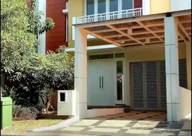 Rumah mewah siap huni turun harga di sumarecon bekasi