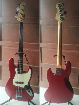 Bass  elektrik ori squier standard series by fender mantap siap pakai